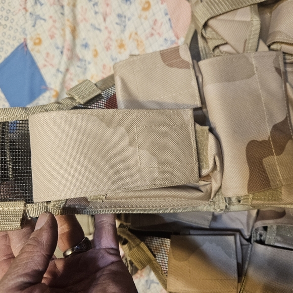 Tactical Sporting Vest Desert Camoflauge pattern Minimal wear - Picture 6 of 11